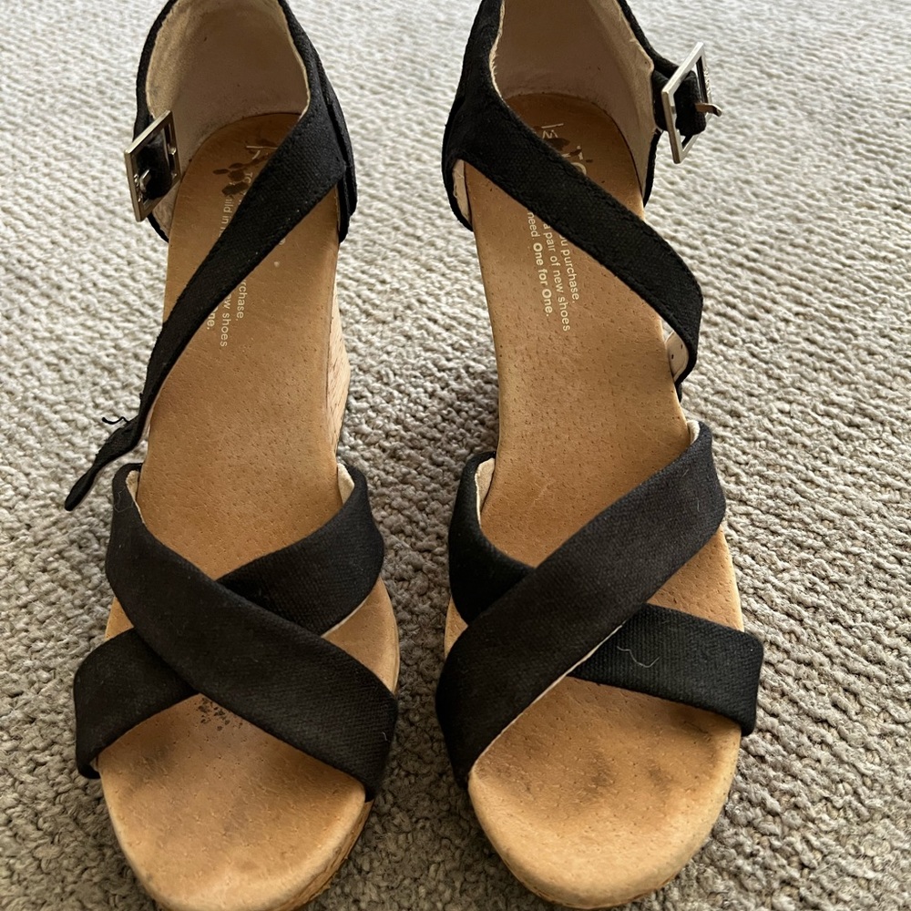 Toms wedges